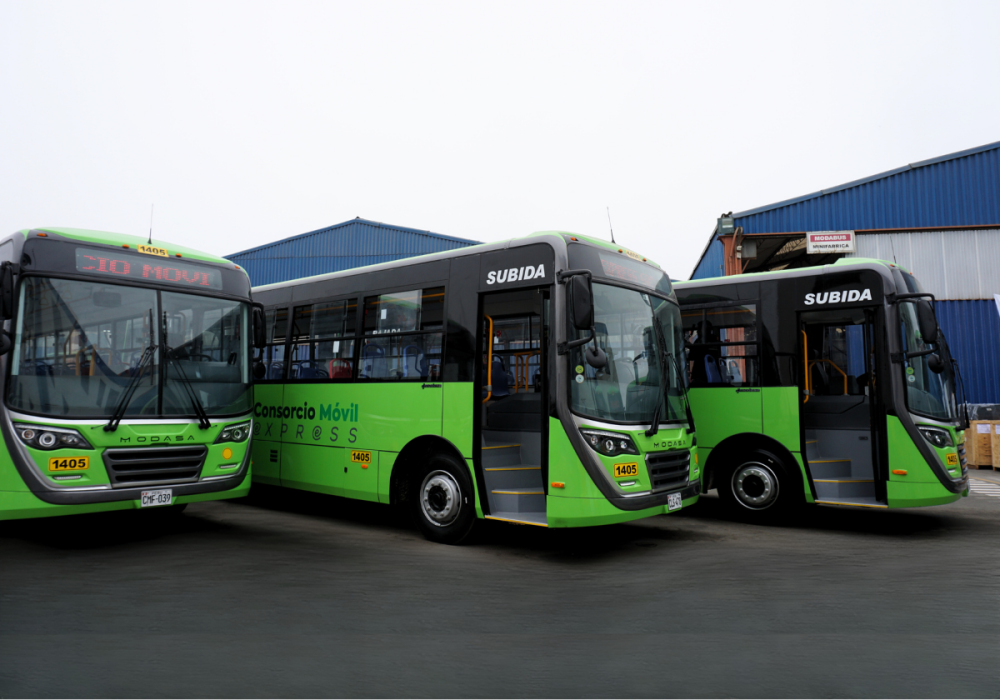 Buses a GNV color verde marca Modasa